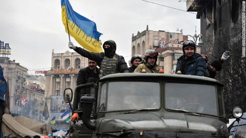 Description: Ukraine, cầm lái, khủng hoảng, biểu tình, Yanukovych, Tymoshenko
