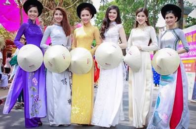 Kết quả hình ảnh cho hình ảnh tà áo dài Việt Nam
