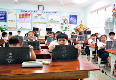 Học sinh trường TH Bùi Thị Xuân phường 4 đang học Toán.